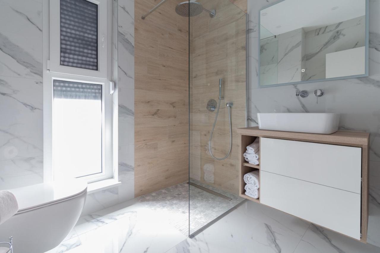 Luxury Beachfront Villa Crystal Aenona - By Ta Leut Agency Nin Extérieur photo