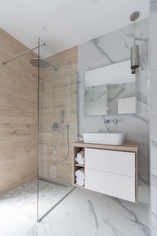 Luxury Beachfront Villa Crystal Aenona - By Ta Leut Agency Nin Extérieur photo