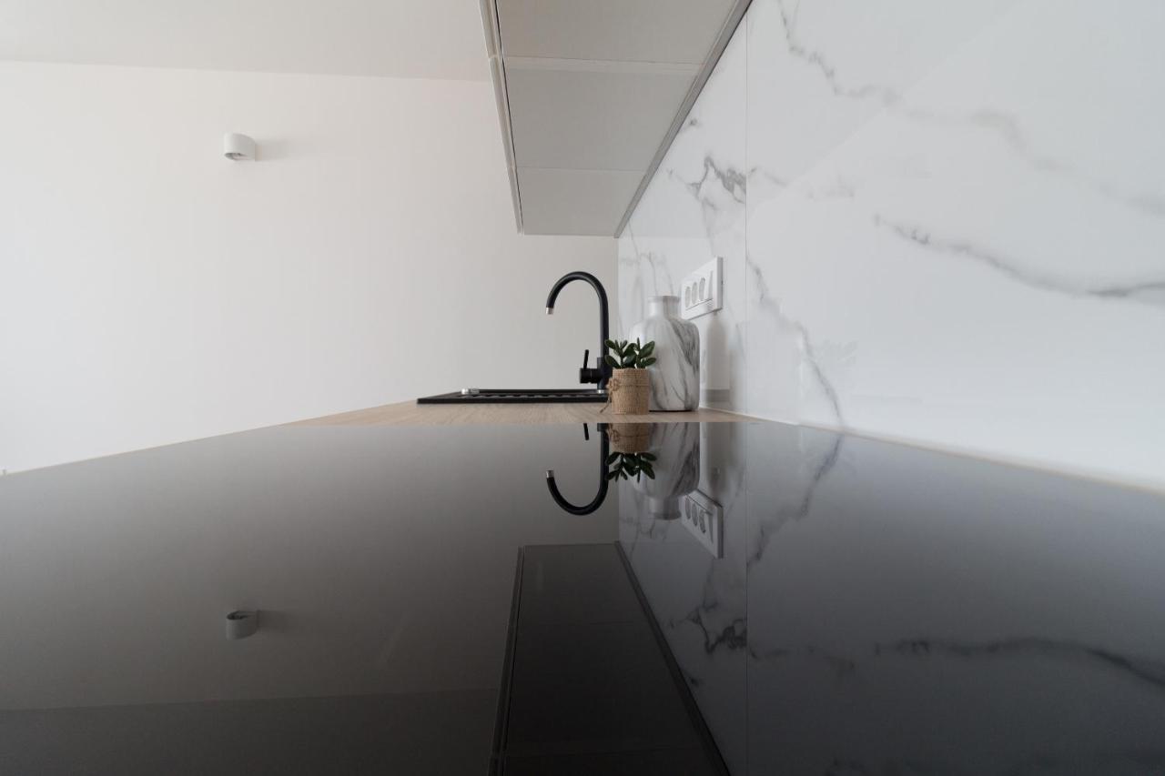 Luxury Beachfront Villa Crystal Aenona - By Ta Leut Agency Nin Extérieur photo