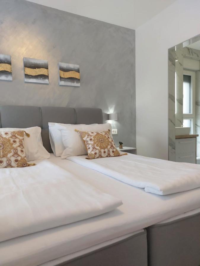 Luxury Beachfront Villa Crystal Aenona - By Ta Leut Agency Nin Extérieur photo